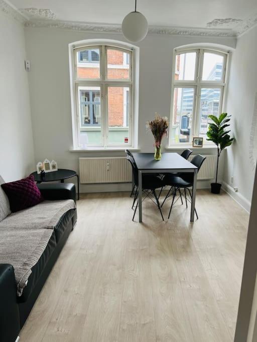 Lovely 1-Bedroom Condo In Aarhus C Ngoại thất bức ảnh