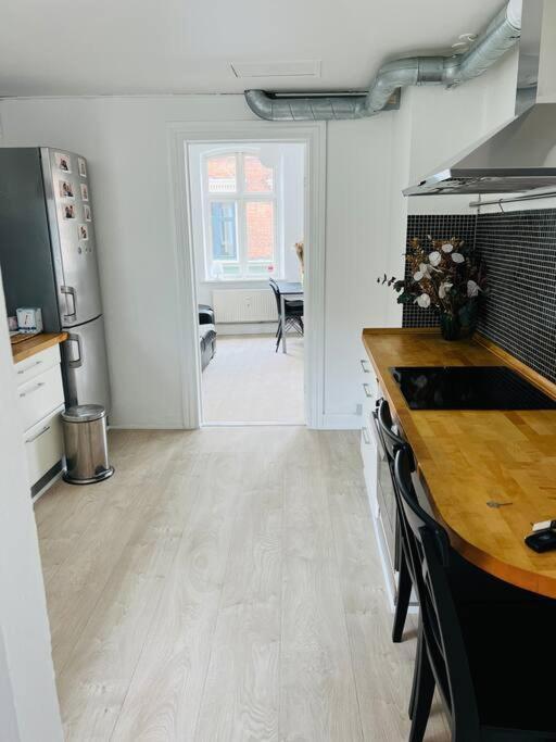 Lovely 1-Bedroom Condo In Aarhus C Ngoại thất bức ảnh